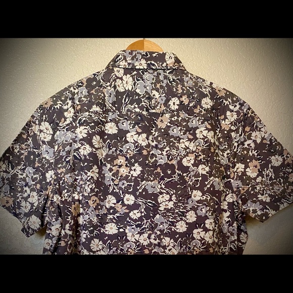 Men’s L floral short sleeve button down - Picture 4 of 4